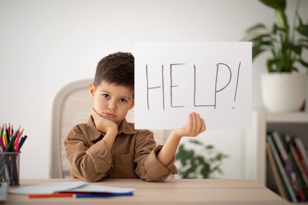 Bambino chiede aiuto